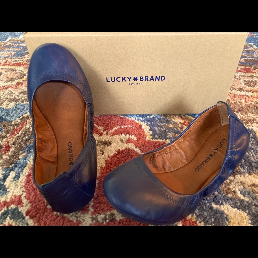 Lucky Brand Women’s blue leather flats. Size 5.5. Good condition.